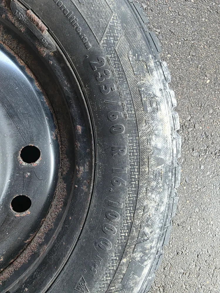 Used Winter Tire on Steel Rim - 205/60R16 image indicator(2)