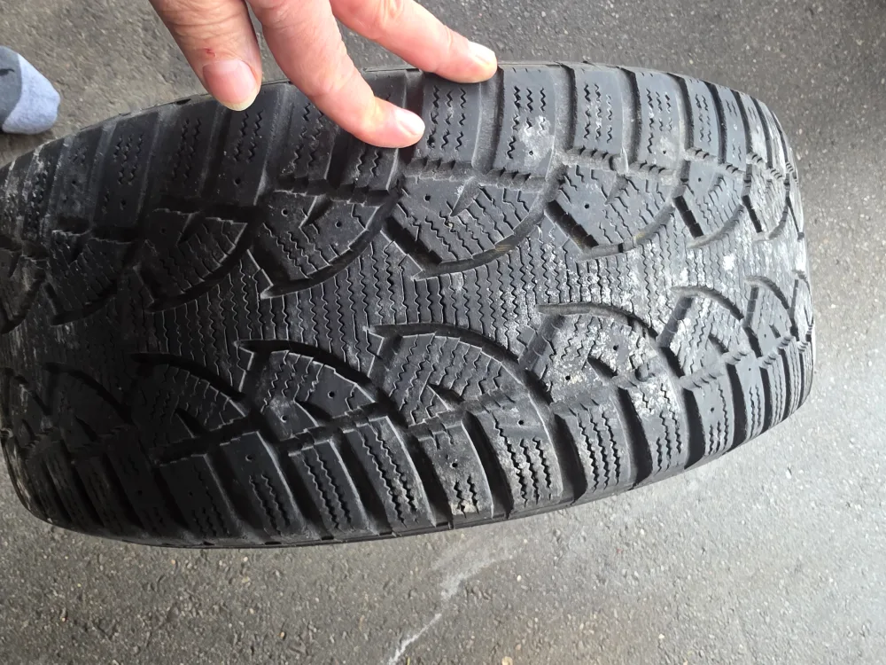 Used Winter Tire on Steel Rim - 205/60R16 image indicator(3)