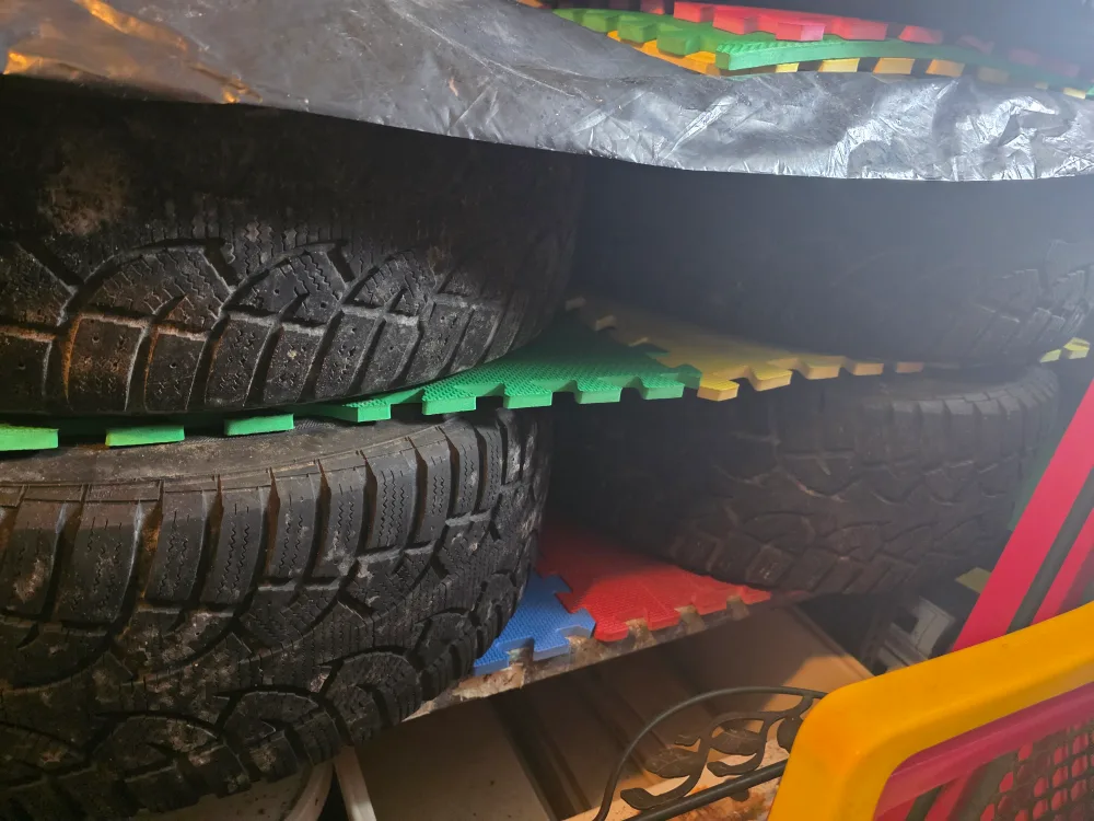 Used Winter Tire on Steel Rim - 205/60R16 image indicator(4)