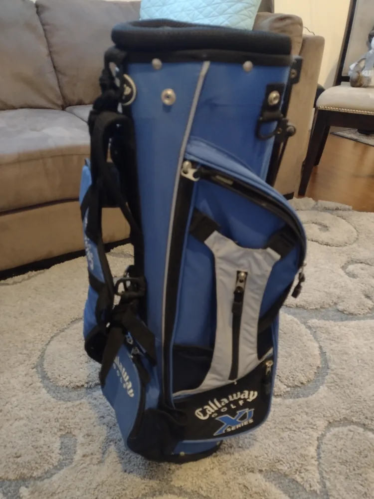 Junior Callaway golf clubs and bag image indicator(10)