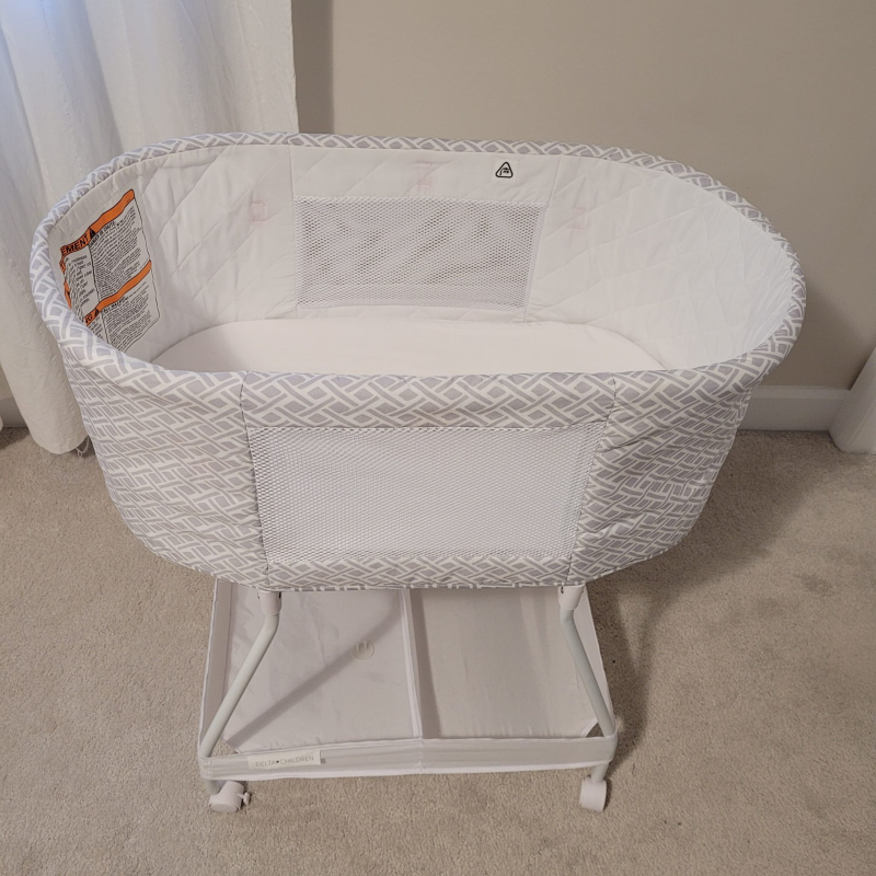 Delta Children Bassinet with Stand and Storage - photo 2