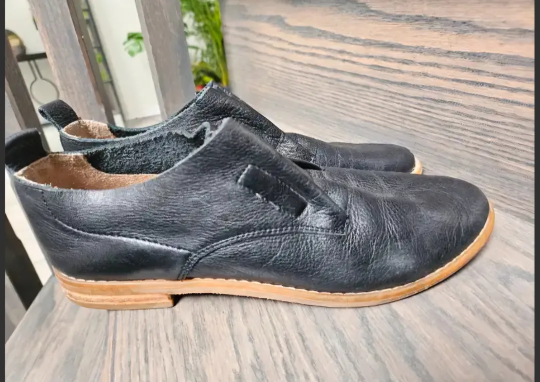 Hush Puppies Black Leather Slip-on Shoes image indicator(2)