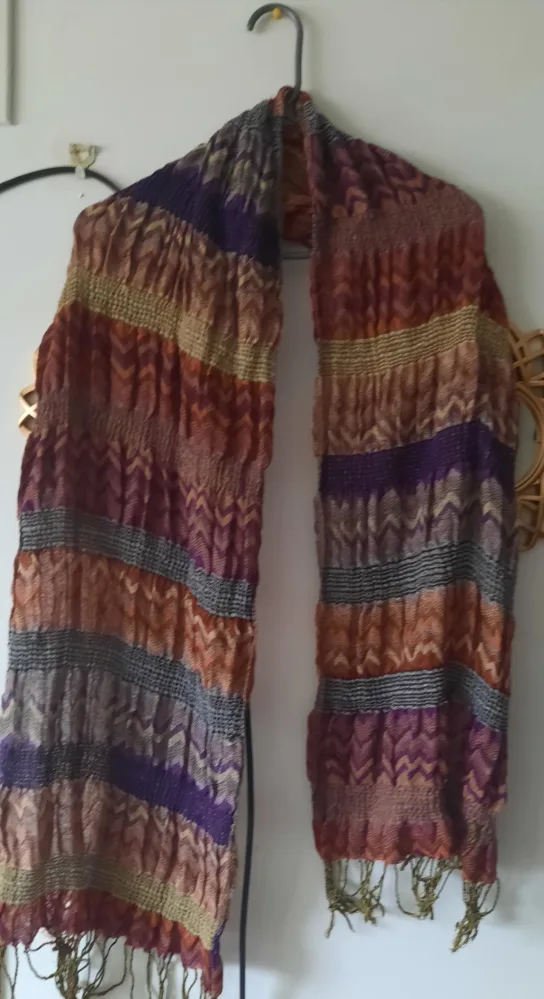 9 Scarves - Assorted Colours and Styles image indicator(6)