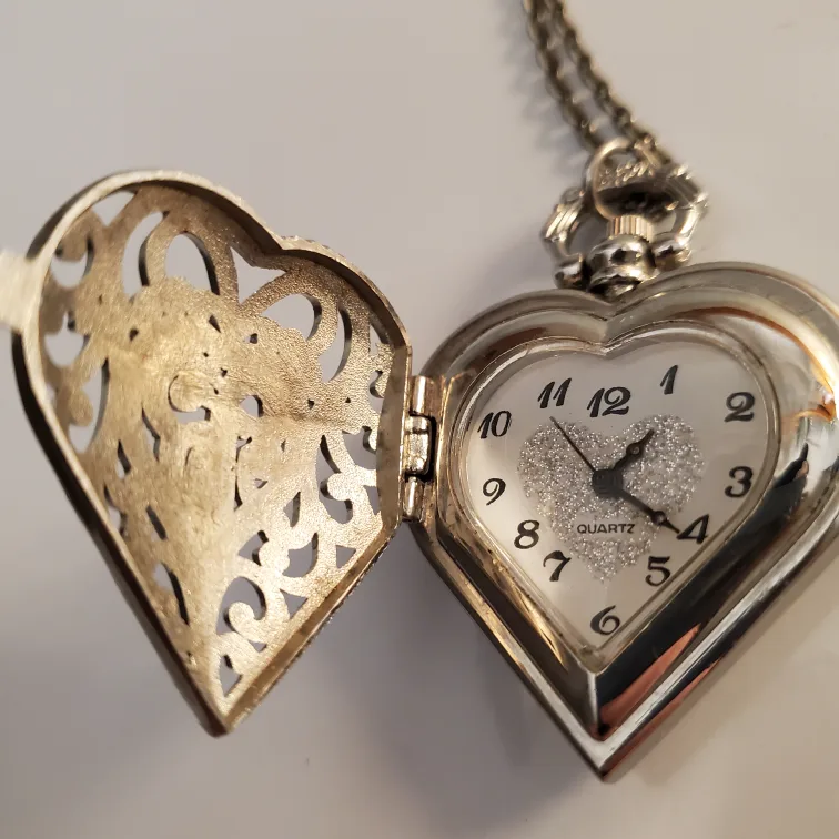 Heart-Shaped Pocket Watch Necklace image indicator(8)