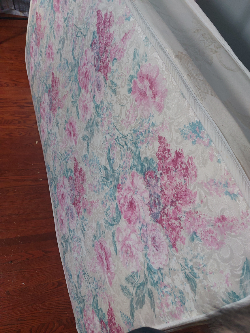 Floral mattress single good condition