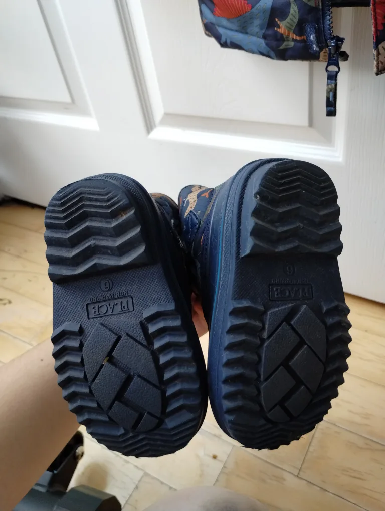 Toddler Boy's Dinosaur Snowsuit and Boots Set image indicator(5)