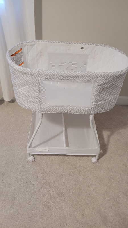 Delta Children Bassinet with Stand and Storage - photo 4