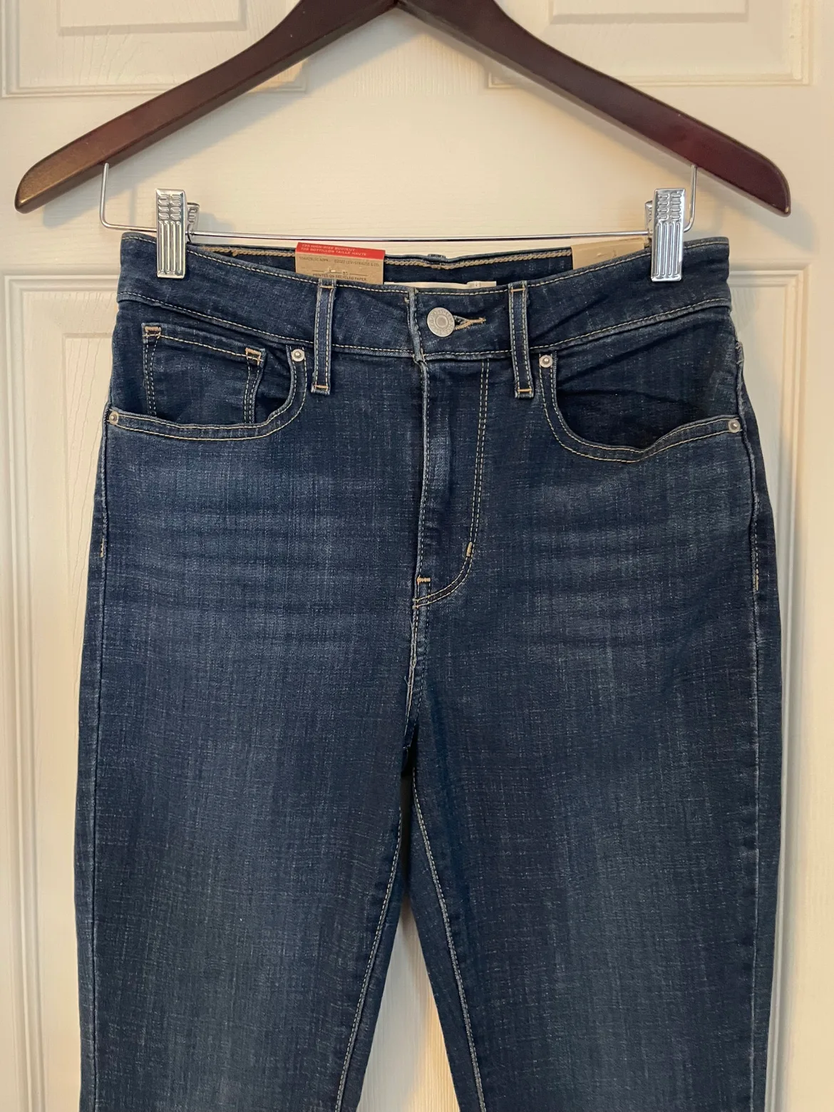 Levi's 725 High-Rise Bootcut Jeans - Size 29x30 image indicator(2)