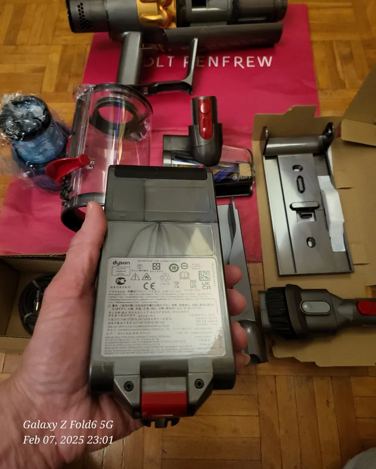 DYSON V15S Submarine Wet  Dry Vacuum ...BRAND NEW (**READ ADS**) image indicator(8)