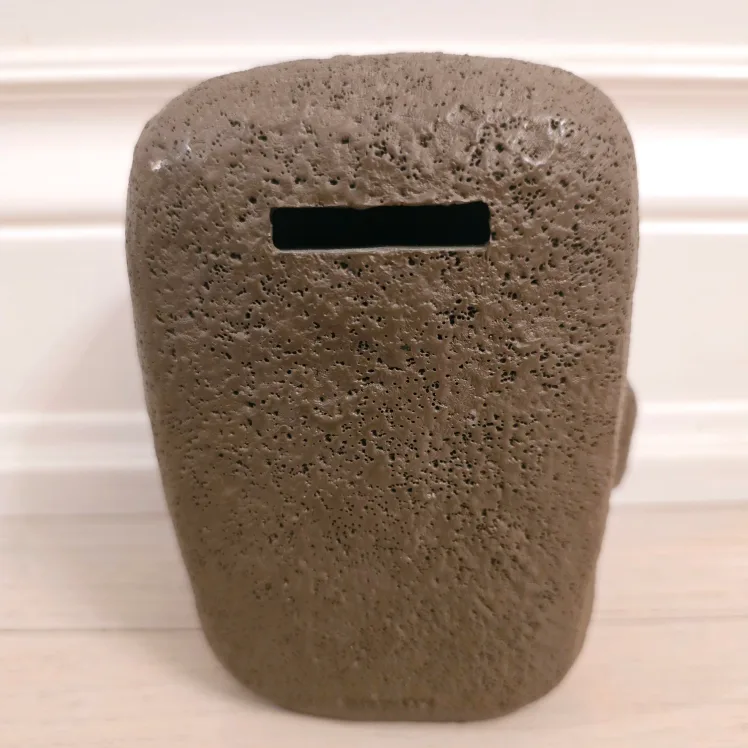 Domo Kun Piggy Bank Figure Eating Rice Crackers: Hard Acrylic image indicator(5)