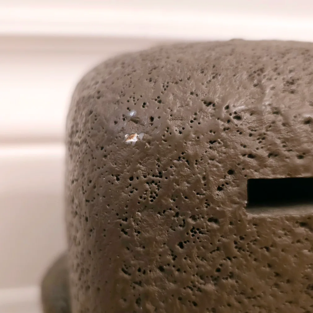 Domo Kun Piggy Bank Figure Eating Rice Crackers: Hard Acrylic image indicator(6)