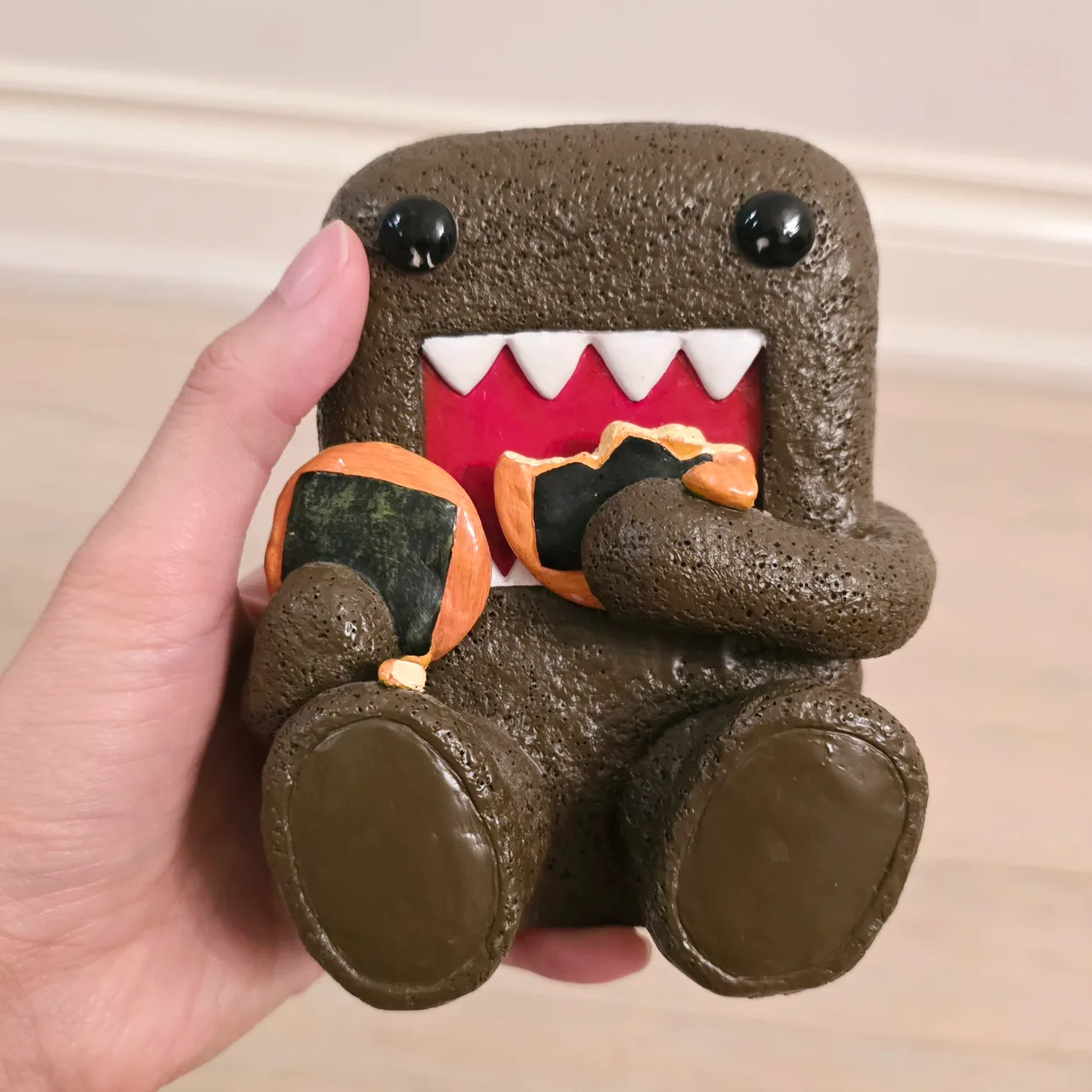Domo Kun Piggy Bank Figure Eating Rice Crackers: Hard Acrylic image indicator(10)