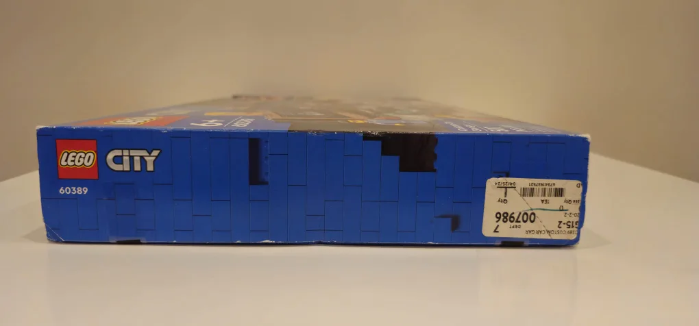 LEGO City Custom Car Garage 60389 image indicator(7)