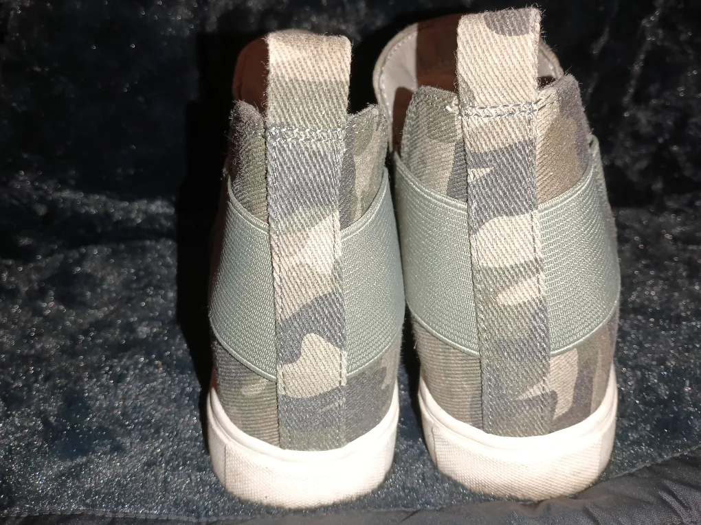 🏈 Women's Soda Camo Hidden Wedge Sneakers image indicator(3)