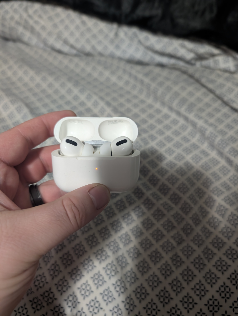 Apple AirPods Pro with Charging Case - photo 2