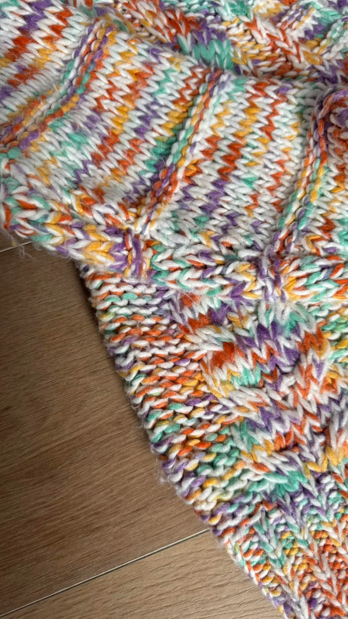 Colourful V-neck cardigan image indicator(7)