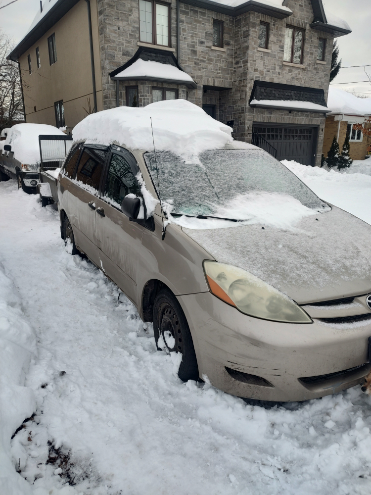 2006 Toyota Sienna Minivan - photo 2