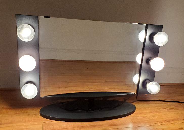 Vanity Girl Hollywood Vanity Mirror With Bulbs