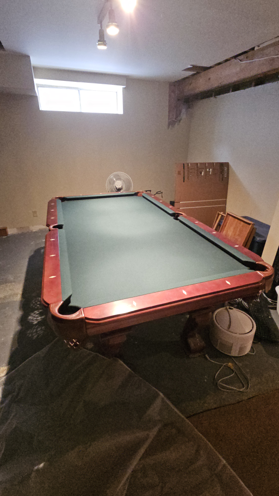 Pool Table with Rack - Excellent Condition - photo 2