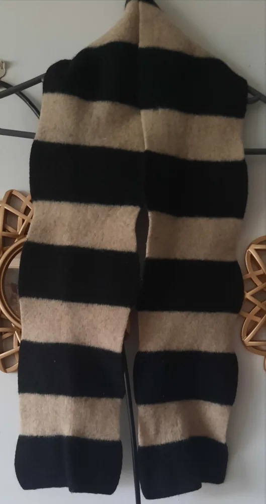 9 Scarves - Assorted Colours and Styles image indicator(2)