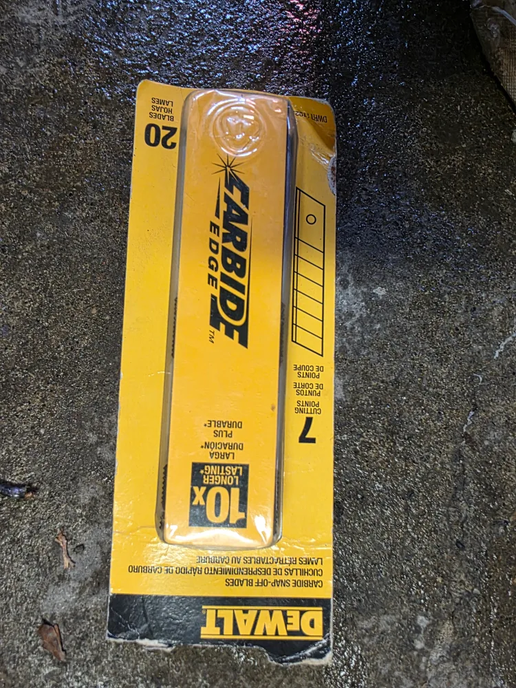 DEWALT Carbide Edge Utility Knife Blades (20 Pack) image indicator(2)