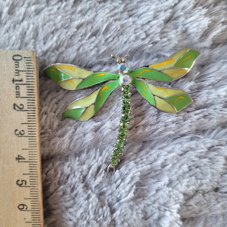 Collection of 8 Vintage Brooches image indicator(2)