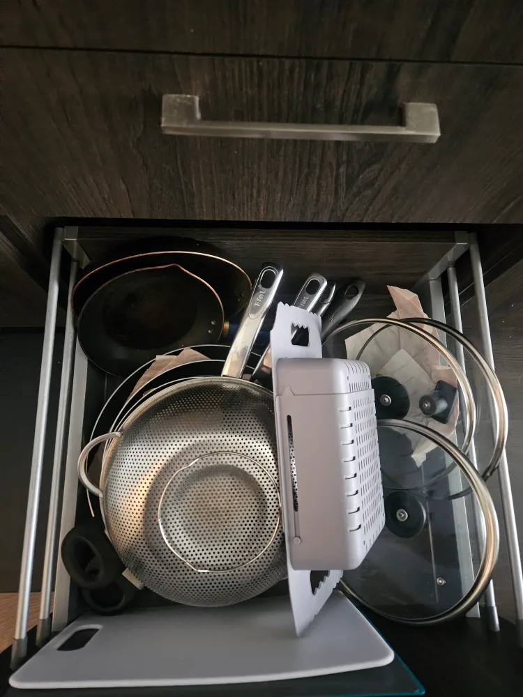 Assorted pots, pans and baking sheets thumbnail