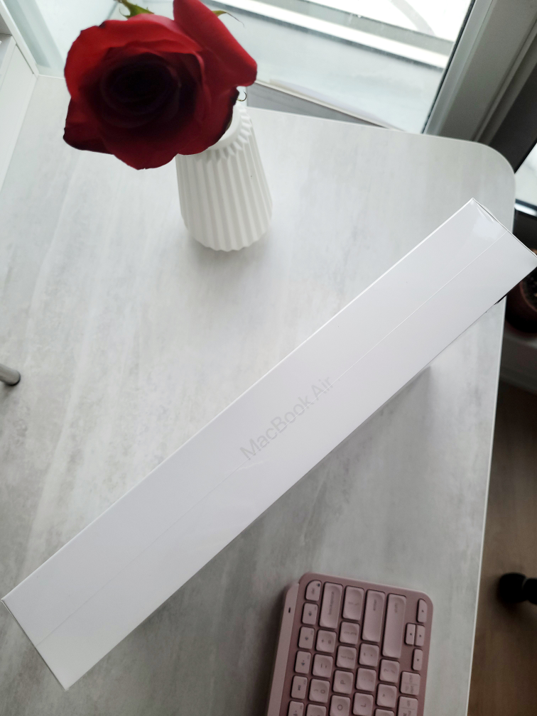 13-inch MacBook Air - M2 Chip - 16GB RAM - 256GB SSD - photo 3