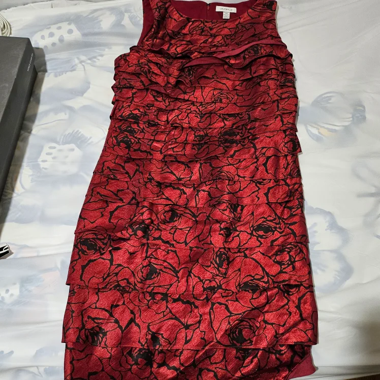 Laura Plus Size 18W Red Rose Print Tiered Dress image indicator(2)