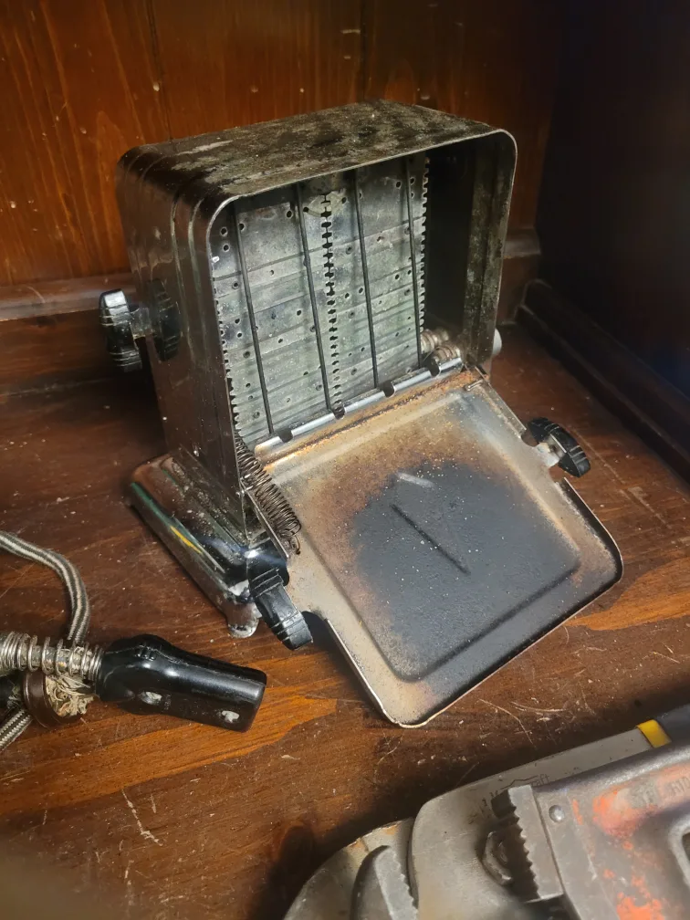 Vintage Toaster thumbnail