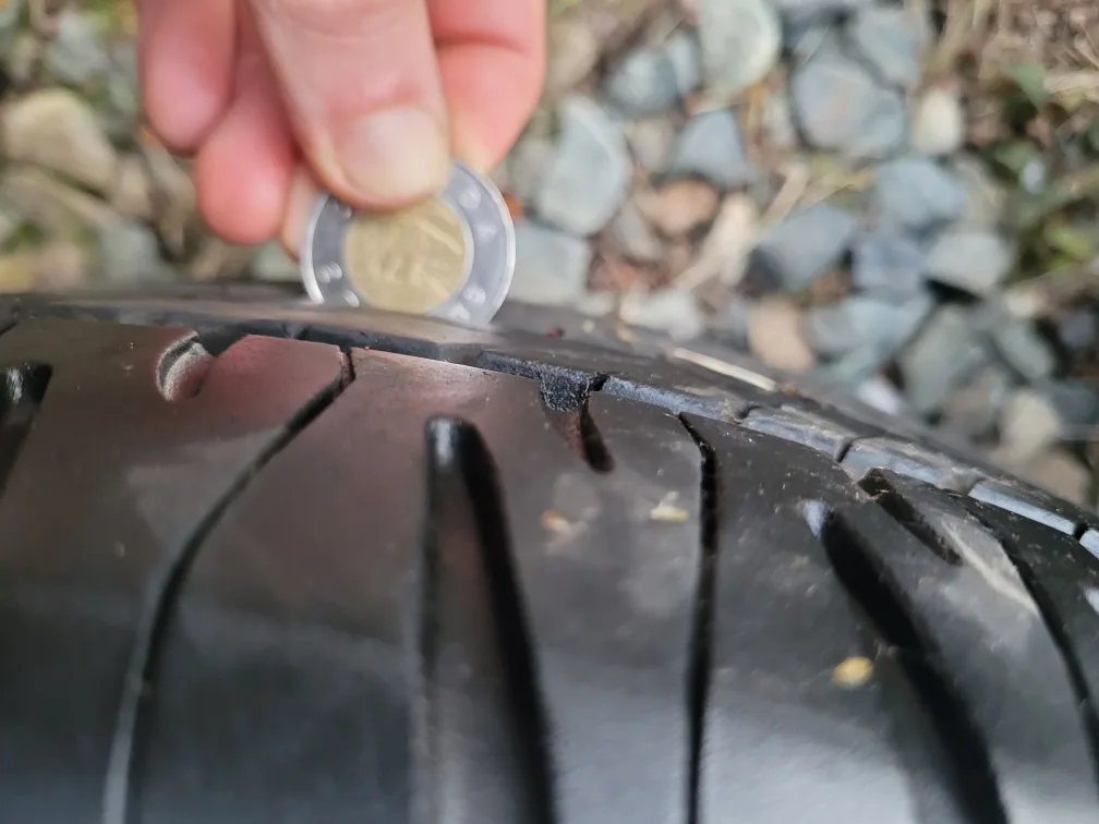 like new BMW 16" Alloy Wheels with 85% Tires image indicator(4)