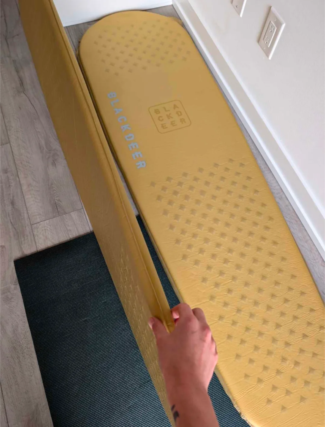 Self-Inflating Sleeping Pad image indicator(2)