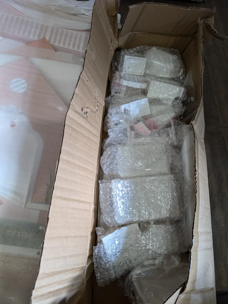 Robud Dollhouse WDHD01 - Brand New in Box image indicator(5)