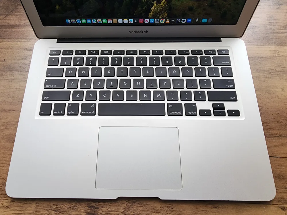 MacBook Air + Bnew Charger, Latest Sonoma 14.7.4 image indicator(2)