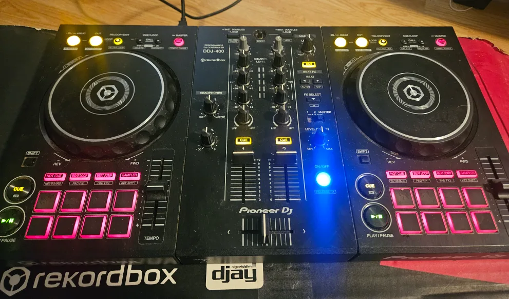 Pioneer DJ DDJ-400 DJ Controller with Box thumbnail