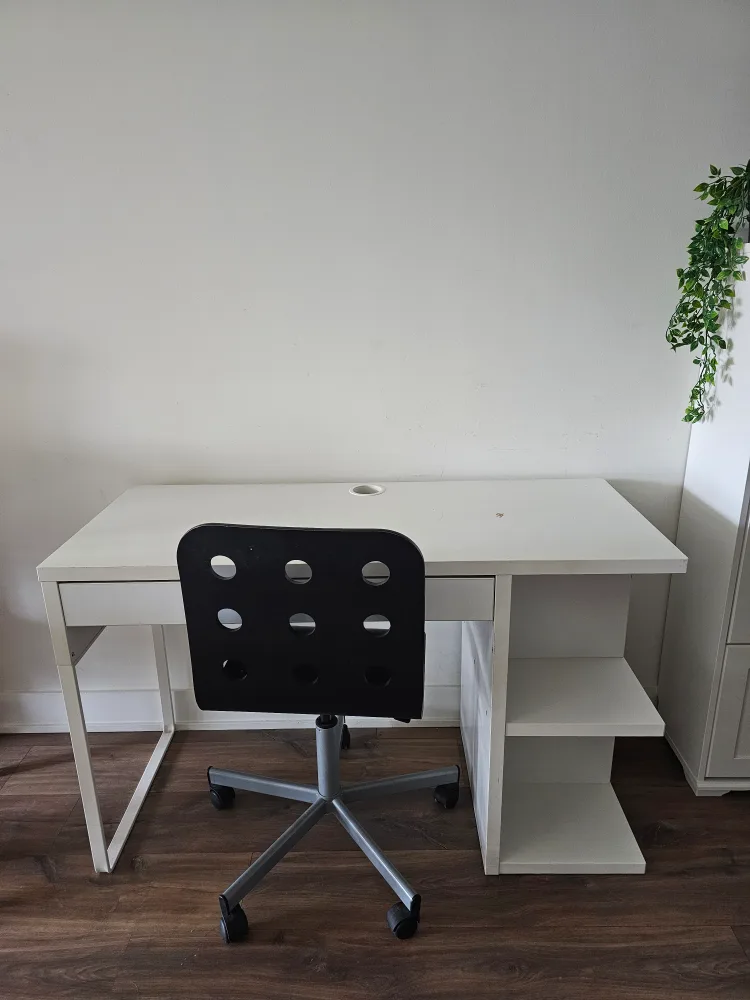 Desk and Chair Set, Black & White image indicator(3)