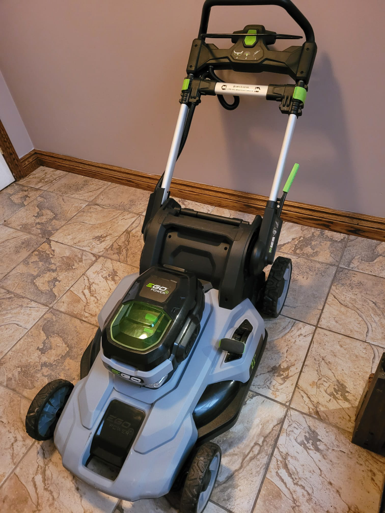 Electric lawn cutting machine
