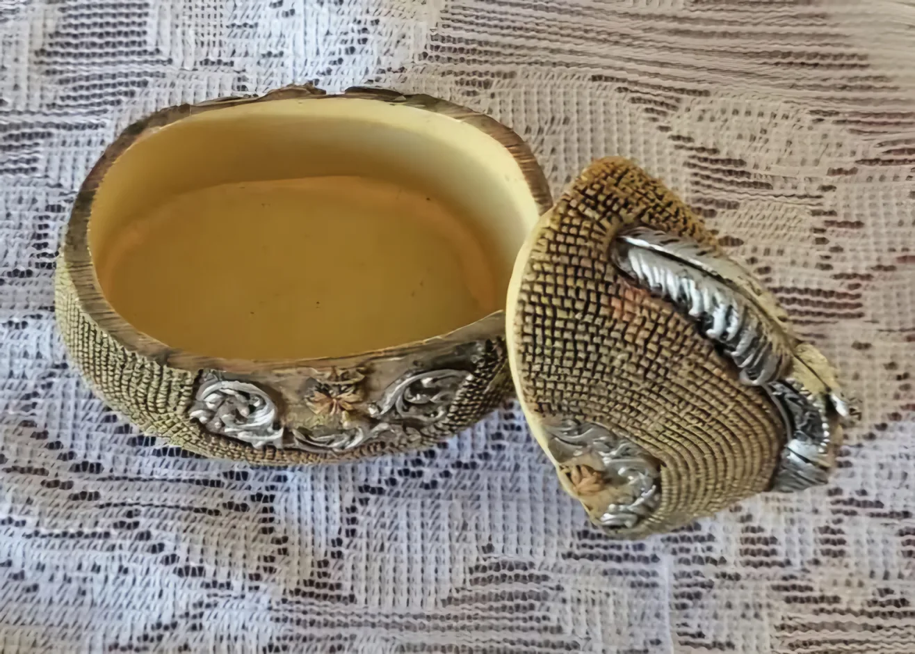 Vintage Miniature Trinket Boxes image indicator(3)