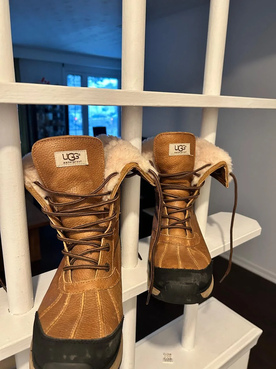 UGG Australia Men's Waterproof Leather Boots - Size 10 image indicator(2)