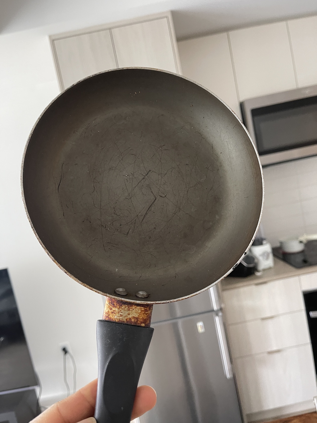 Bowls, pot, sieves, frying pan - photo 4