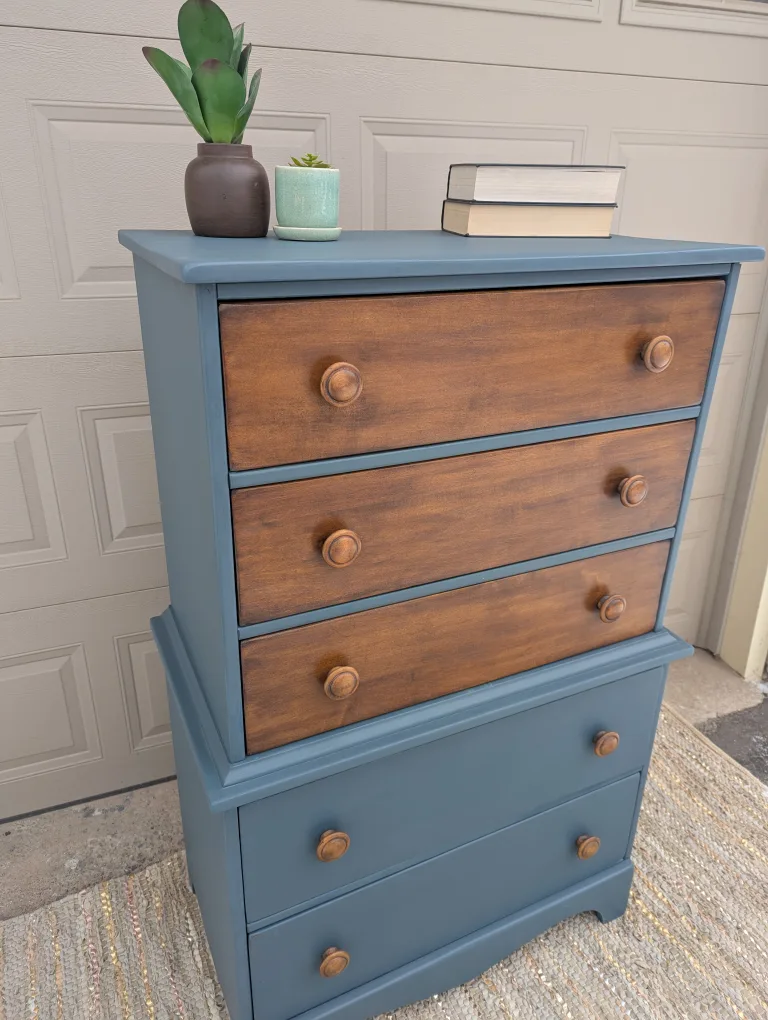 Vintage Two-Tone Chest of Drawers image indicator(5)