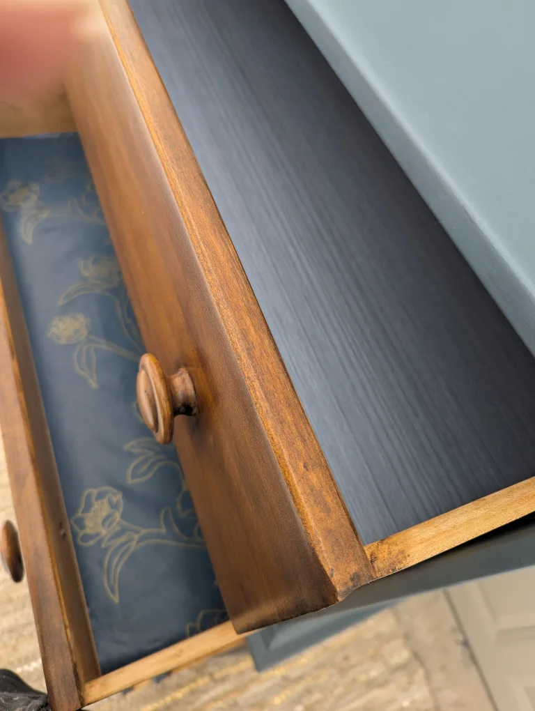 Vintage Two-Tone Chest of Drawers image indicator(8)