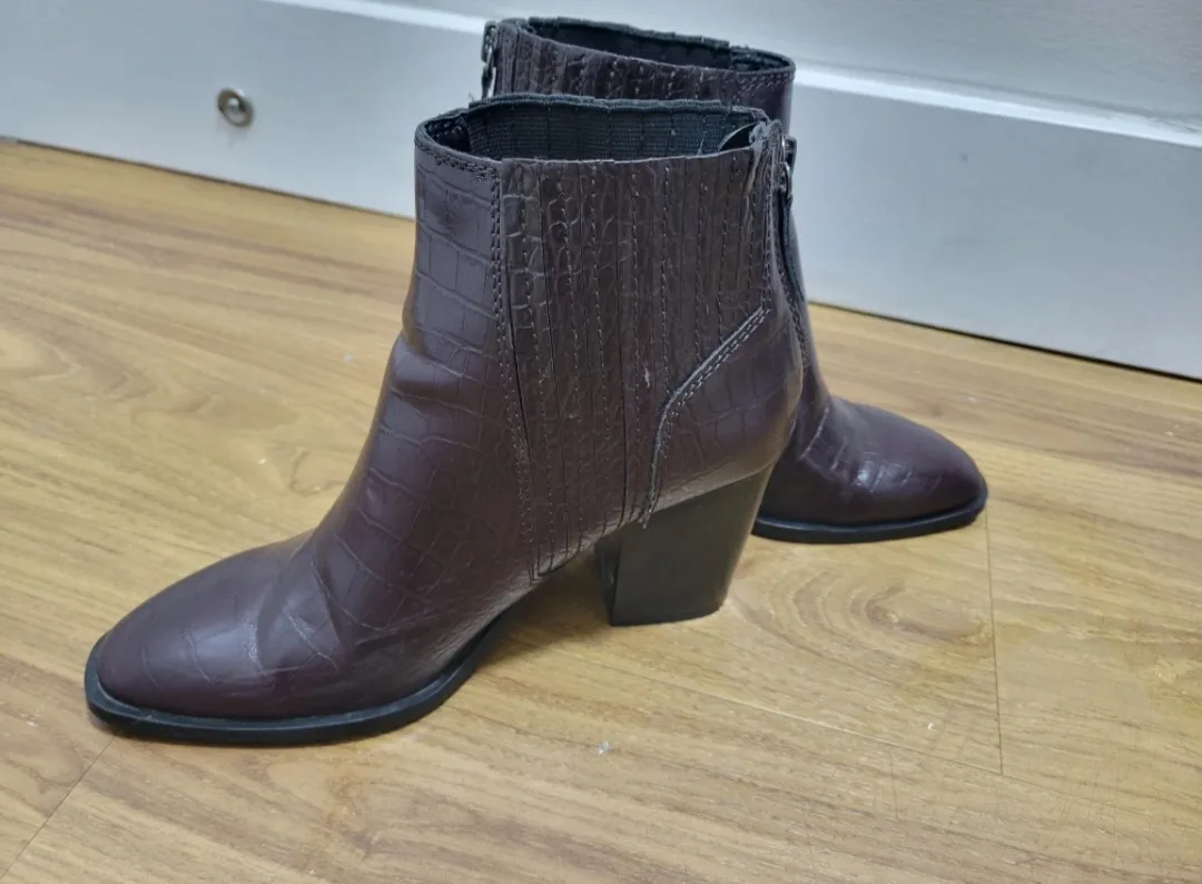 Women's Croc-Embossed Ankle Boots image indicator(2)