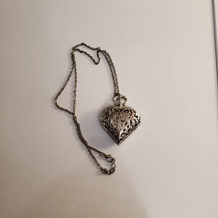 Heart-Shaped Pocket Watch Necklace image indicator(2)