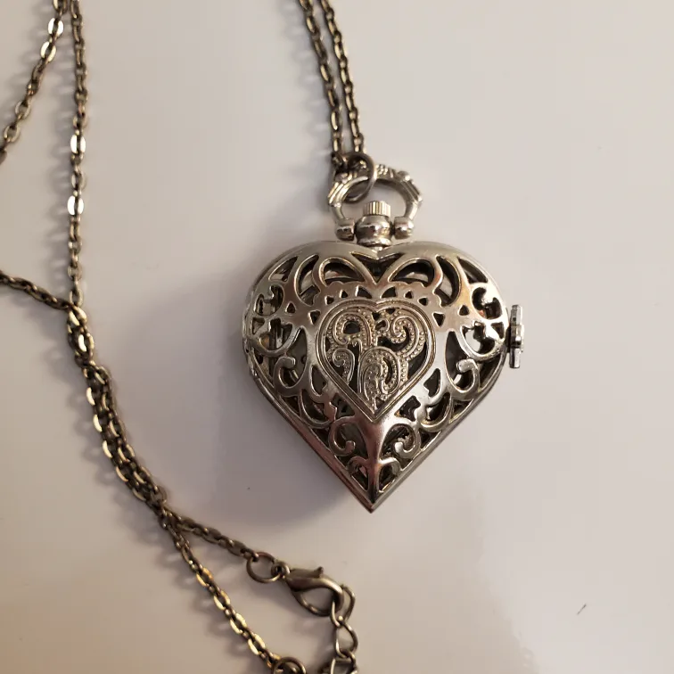 Heart-Shaped Pocket Watch Necklace image indicator(3)