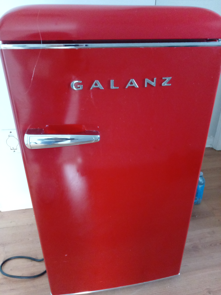 Galanz Retro Red Mini Fridge - photo 2