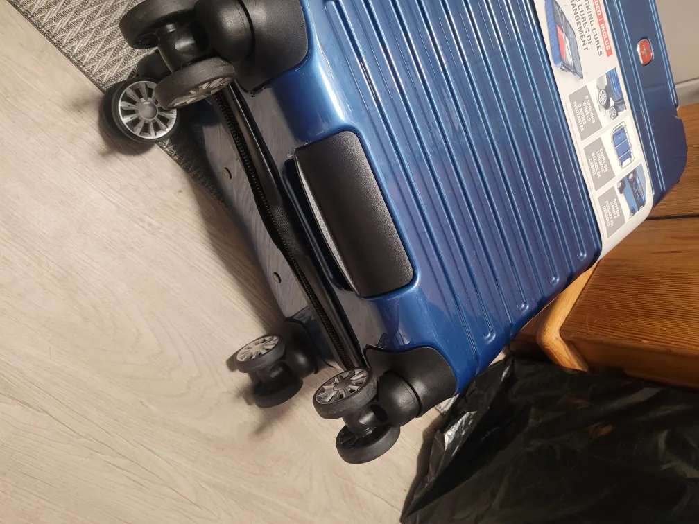 🏈SwissGear Energie II Carry-On Suitcase - Blue image indicator(2)
