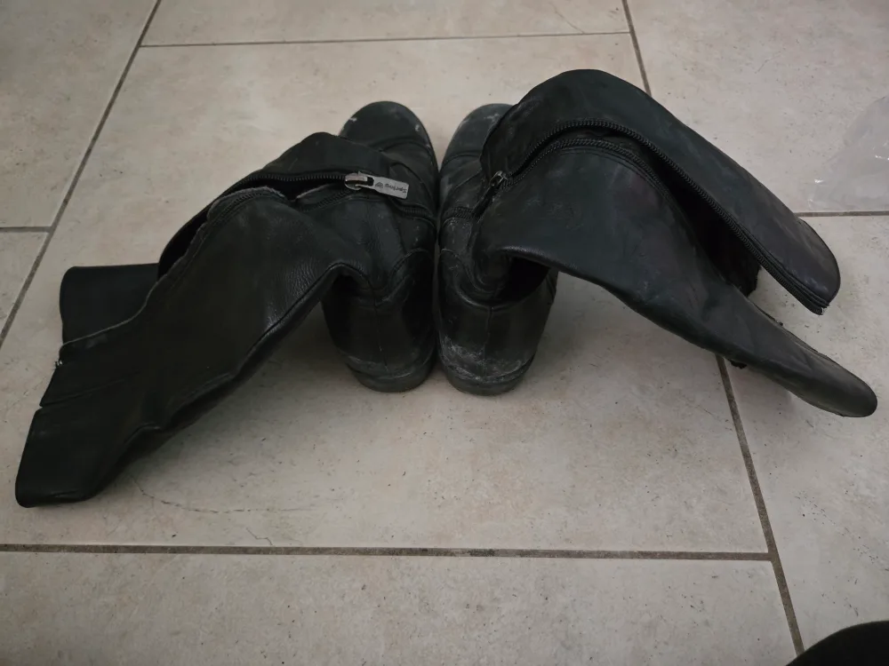 #freecycle Women's Black Leather Mid-Calf/Knee-High Boots image indicator(2)