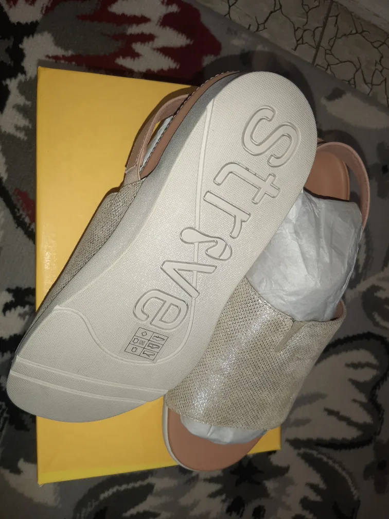 NEW in box Women's Strive sandal, suede/leather, size 8 image indicator(2)