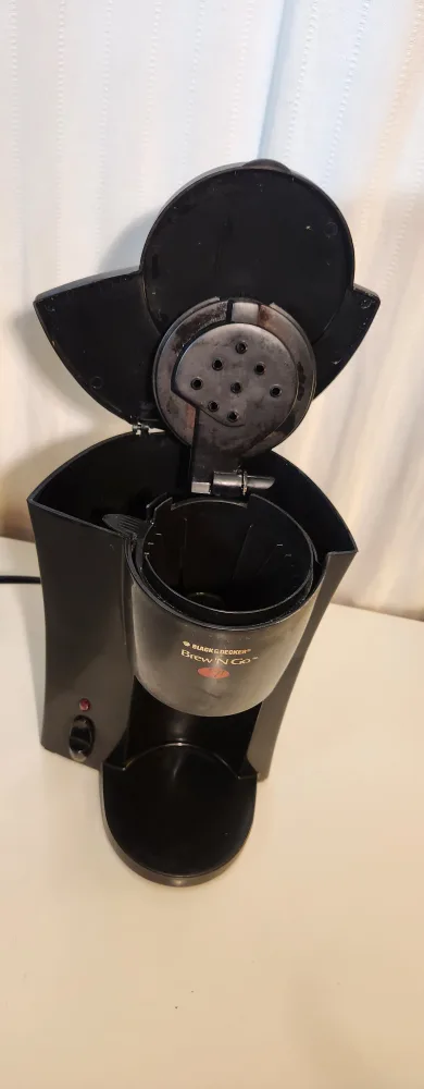 One cup Black + Decker Brew 'N Go Single Serve Coffee Maker image indicator(2)